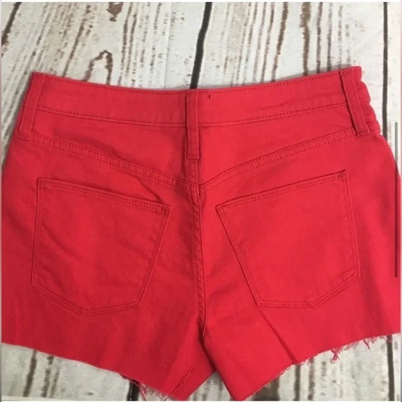 🇺🇸 Universal Thread Red High Rise Shortie Cut Off Jean Shorts 6 / 28R - Picture 5 of 11